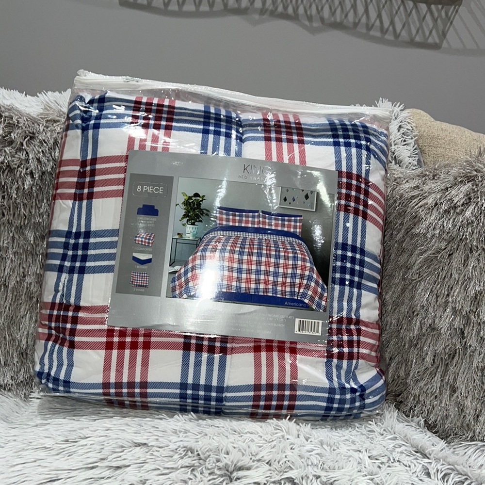 USA HOME AMERICANA PLAID King COMFORTER SET 
Update your bedroom decor.
